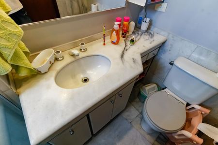 Apartamento à venda com 175m², 5 quartos e 3 vagas Apartamento à venda com 175m², 5 quartos e 3 vagasBanheiro da Suíte 1