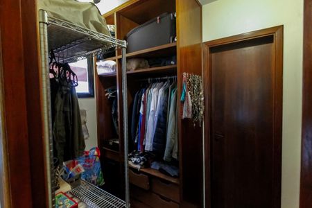Apartamento à venda com 175m², 5 quartos e 3 vagas Apartamento à venda com 175m², 5 quartos e 3 vagasCloset da suíte 3