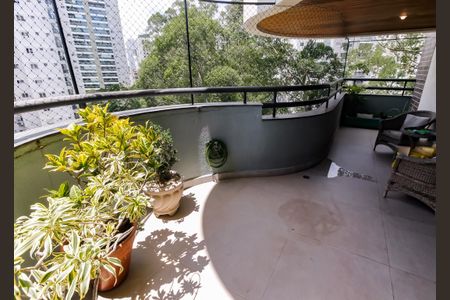 Apartamento à venda com 175m², 5 quartos e 3 vagas Apartamento à venda com 175m², 5 quartos e 3 vagasVaranda da Sala