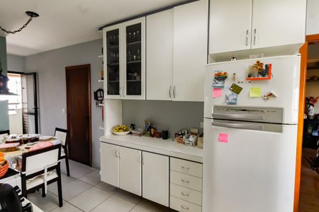 Apartamento à venda com 175m², 5 quartos e 3 vagas Apartamento à venda com 175m², 5 quartos e 3 vagasCozinha - Armários
