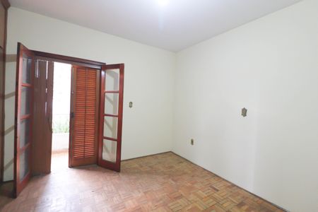 Casa à venda com 253m², 8 quartos e 5 vagasSuíte