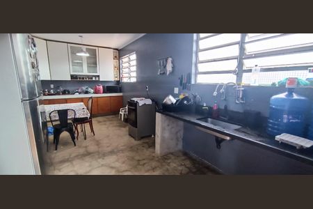 Casa à venda com 400m², 4 quartos e 7 vagas Casa à venda com 400m², 4 quartos e 7 vagasCozinha