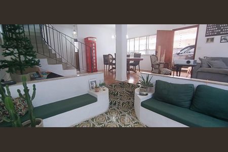 Casa à venda com 400m², 4 quartos e 7 vagas Casa à venda com 400m², 4 quartos e 7 vagasSala