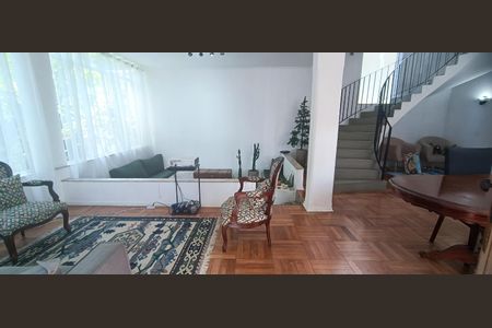 Casa à venda com 400m², 4 quartos e 7 vagas Casa à venda com 400m², 4 quartos e 7 vagasSala