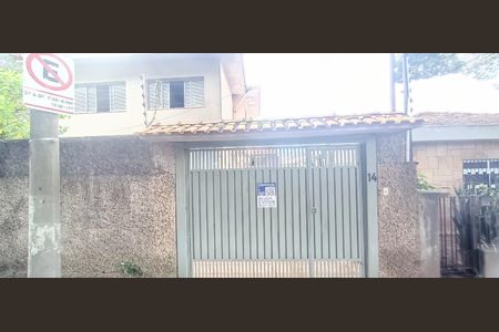 Casa à venda com 400m², 4 quartos e 7 vagas Casa à venda com 400m², 4 quartos e 7 vagasFachada