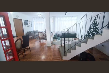 Casa à venda com 400m², 4 quartos e 7 vagas Casa à venda com 400m², 4 quartos e 7 vagasSala