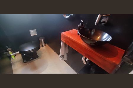 Casa à venda com 400m², 4 quartos e 7 vagas Casa à venda com 400m², 4 quartos e 7 vagasBanheiro Social