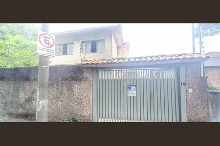 Casa à venda com 400m², 4 quartos e 7 vagas Casa à venda com 400m², 4 quartos e 7 vagasFachada
