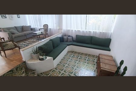 Casa à venda com 400m², 4 quartos e 7 vagas Casa à venda com 400m², 4 quartos e 7 vagasSala de TV