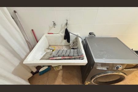 Casa à venda com 240m², 3 quartos e 3 vagas Casa à venda com 240m², 3 quartos e 3 vagasÁrea de Serviço