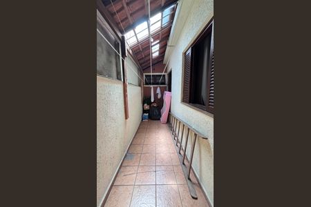 Casa à venda com 240m², 3 quartos e 3 vagas Casa à venda com 240m², 3 quartos e 3 vagasCorredor