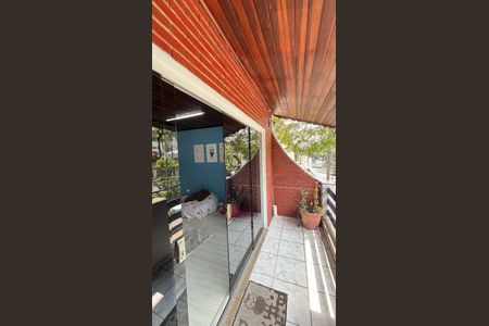 Casa à venda com 240m², 3 quartos e 3 vagas Casa à venda com 240m², 3 quartos e 3 vagasSala 2 Varanda