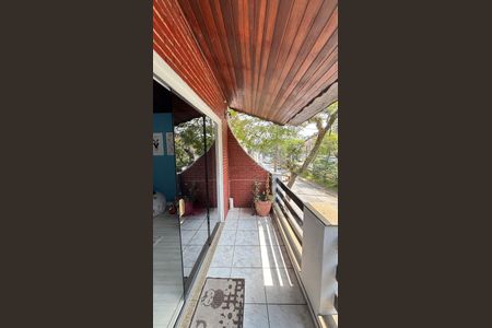 Casa à venda com 240m², 3 quartos e 3 vagas Casa à venda com 240m², 3 quartos e 3 vagasSala 2 Varanda