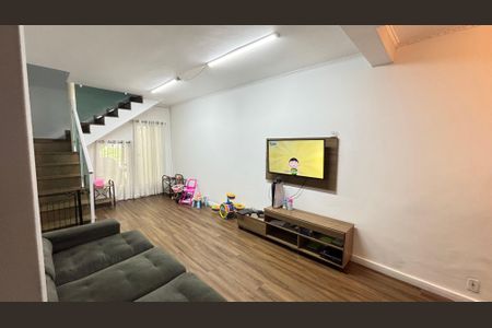 Casa à venda com 240m², 3 quartos e 3 vagas Casa à venda com 240m², 3 quartos e 3 vagasSala 1