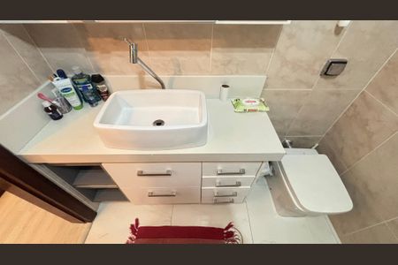 Casa à venda com 240m², 3 quartos e 3 vagas Casa à venda com 240m², 3 quartos e 3 vagasBanheiro