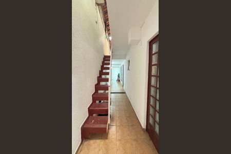 Casa à venda com 240m², 3 quartos e 3 vagas Casa à venda com 240m², 3 quartos e 3 vagasCorredor - Escada