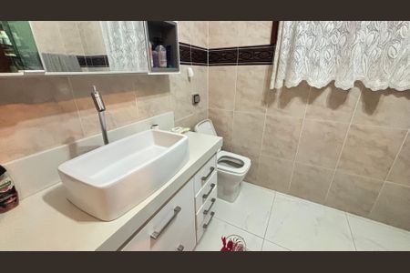 Casa à venda com 240m², 3 quartos e 3 vagas Casa à venda com 240m², 3 quartos e 3 vagasBanheiro