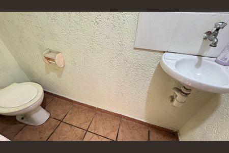 Casa à venda com 240m², 3 quartos e 3 vagas Casa à venda com 240m², 3 quartos e 3 vagasGaragem 2 - Churrasqueira - Banheiro