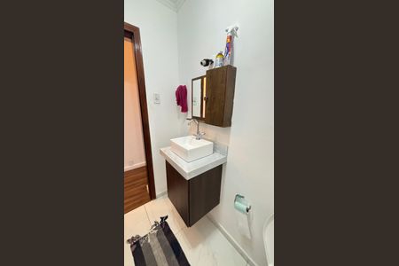 Casa à venda com 240m², 3 quartos e 3 vagas Casa à venda com 240m², 3 quartos e 3 vagasLavabo da sala