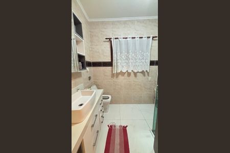 Casa à venda com 240m², 3 quartos e 3 vagas Casa à venda com 240m², 3 quartos e 3 vagasBanheiro