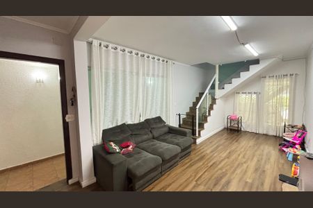 Casa à venda com 240m², 3 quartos e 3 vagas Casa à venda com 240m², 3 quartos e 3 vagasSala 1