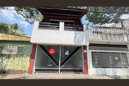 Casa à venda com 240m², 3 quartos e 3 vagas Casa à venda com 240m², 3 quartos e 3 vagasFachada