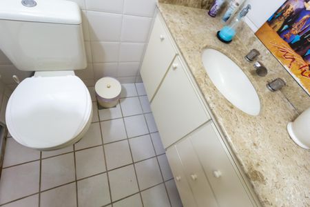 Apartamento à venda com 60m², 2 quartos e 1 vagaBanheiro do Corredor