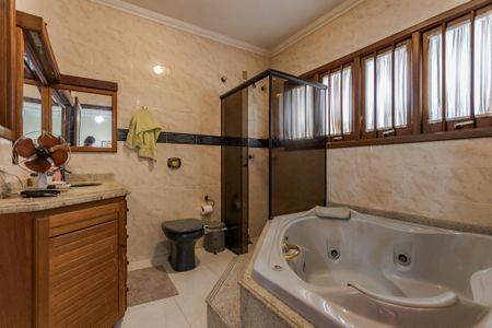 Casa à venda com 376m², 5 quartos e 4 vagas Casa à venda com 376m², 5 quartos e 4 vagasSuíte