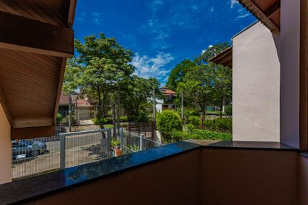 Casa à venda com 376m², 5 quartos e 4 vagas Casa à venda com 376m², 5 quartos e 4 vagasQuarto 2