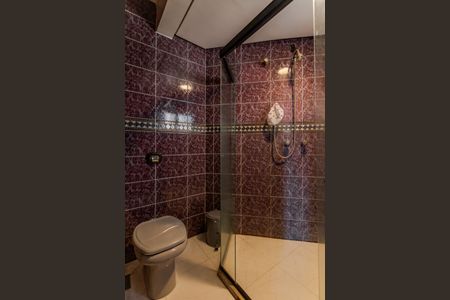 Casa à venda com 376m², 5 quartos e 4 vagas Casa à venda com 376m², 5 quartos e 4 vagasBanheiro