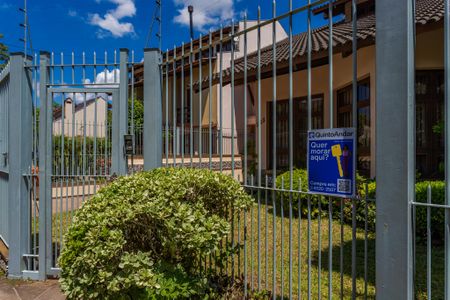 Casa à venda com 376m², 5 quartos e 4 vagas Casa à venda com 376m², 5 quartos e 4 vagasFachada