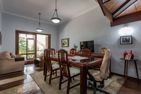 Casa à venda com 376m², 5 quartos e 4 vagas Casa à venda com 376m², 5 quartos e 4 vagasSala