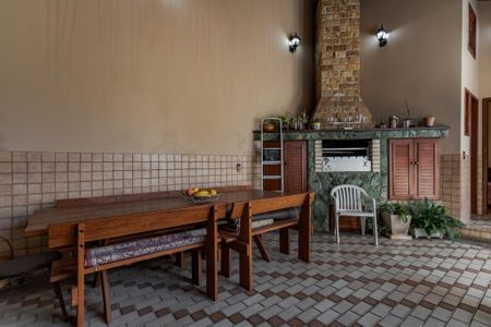 Casa à venda com 376m², 5 quartos e 4 vagas Casa à venda com 376m², 5 quartos e 4 vagasEspaço Gourmet