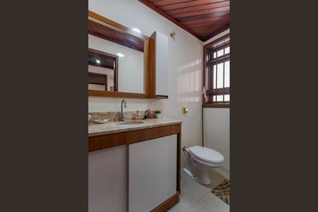 Casa à venda com 376m², 5 quartos e 4 vagas Casa à venda com 376m², 5 quartos e 4 vagasLavabo