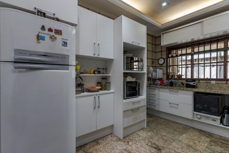 Casa à venda com 376m², 5 quartos e 4 vagas Casa à venda com 376m², 5 quartos e 4 vagasCozinha