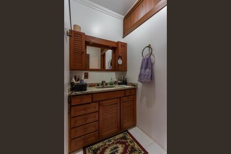 Casa à venda com 376m², 5 quartos e 4 vagas Casa à venda com 376m², 5 quartos e 4 vagasBanheiro