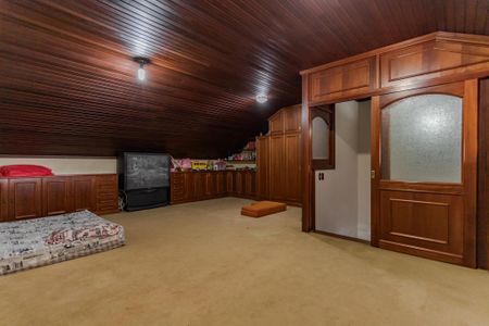 Casa à venda com 376m², 5 quartos e 4 vagas Casa à venda com 376m², 5 quartos e 4 vagasQuarto 3