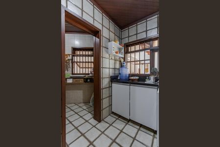 Casa à venda com 376m², 5 quartos e 4 vagas Casa à venda com 376m², 5 quartos e 4 vagasÁrea de Serviço