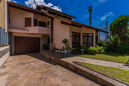 Casa à venda com 376m², 5 quartos e 4 vagas Casa à venda com 376m², 5 quartos e 4 vagasQuintal