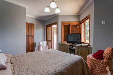 Casa à venda com 376m², 5 quartos e 4 vagas Casa à venda com 376m², 5 quartos e 4 vagasQuarto 2