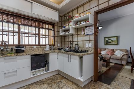 Casa à venda com 376m², 5 quartos e 4 vagas Casa à venda com 376m², 5 quartos e 4 vagasCozinha