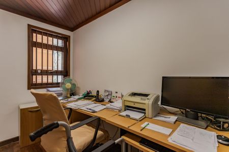 Casa à venda com 376m², 5 quartos e 4 vagas Casa à venda com 376m², 5 quartos e 4 vagasQuarto 4