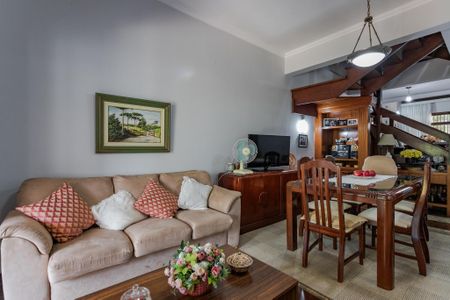 Casa à venda com 376m², 5 quartos e 4 vagas Casa à venda com 376m², 5 quartos e 4 vagasSala