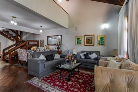 Casa à venda com 376m², 5 quartos e 4 vagas Casa à venda com 376m², 5 quartos e 4 vagasSala