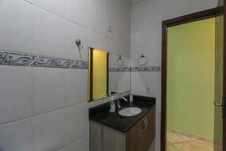 Casa à venda com 130m², 3 quartos e 2 vagasBanheiro