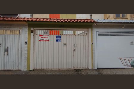 Casa à venda com 130m², 3 quartos e 2 vagasFachada + Placa