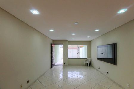 Casa à venda com 130m², 3 quartos e 2 vagasSala