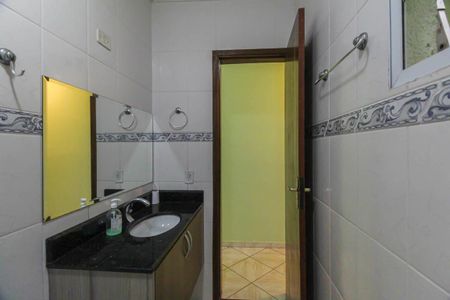 Casa à venda com 130m², 3 quartos e 2 vagasBanheiro
