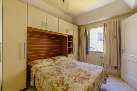 Casa de condomínio à venda com 297m², 3 quartos e 3 vagas Casa de condomínio à venda com 297m², 3 quartos e 3 vagasSuíte 2