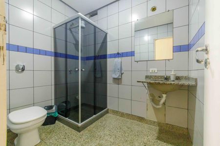 Casa de condomínio à venda com 297m², 3 quartos e 3 vagas Casa de condomínio à venda com 297m², 3 quartos e 3 vagasBanheiro Social